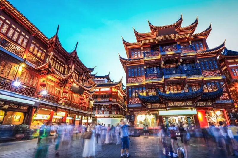Thượng Hải là thành phố lớn nhất tại Giang Nam. Nơi có địa danh bến Thượng Hải rất tình, nổi tiếng qua bộ phim cùng tên gắn liền với bao thế hệ