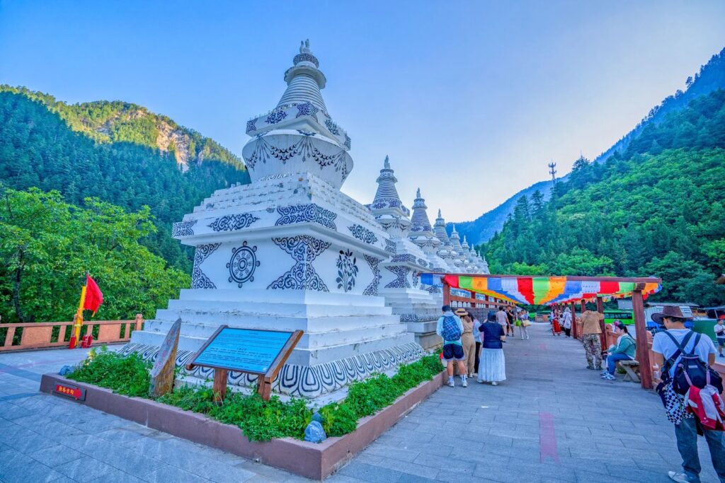 Làng văn hóa Tạng trại